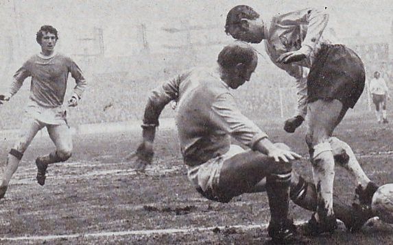 leeds home 1970 to 71 action3